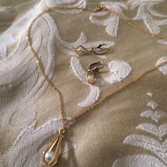 Vintage girls/young ladies  necklace, earring set. E 1 1/4" drop, Necklace 9" L - Picture 4 of 4